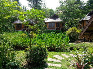  Vacation Hub International | Pura Vida Pai Resort Lobby