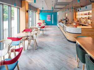  Vacation Hub International | YOTEL Edinburgh Lobby