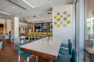  Vacation Hub International | Holiday Inn Orlando Lobby