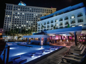 Vacation Hub International | Hotel Riu Cancun Lobby