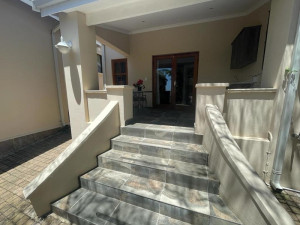  Vacation Hub International | C-Vu-Cottage Lobby