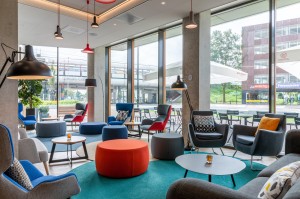  Vacation Hub International | Holiday Inn Express Almere Lobby