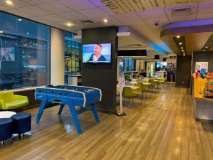  Vacation Hub International | ETAP Hotel Belfast Lobby