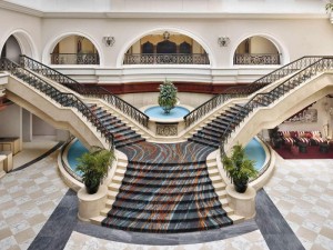  Vacation Hub International | Mövenpick Hotel & Apartments Dubai Lobby