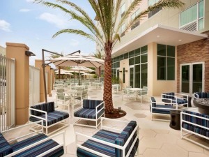  Vacation Hub International | Four Points by Sheraton Miami Airport Lobby