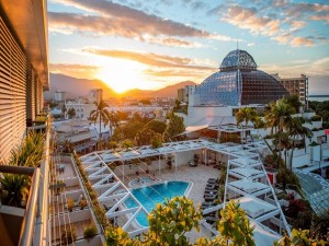  Vacation Hub International | Pullman Reef Hotel Casino Lobby