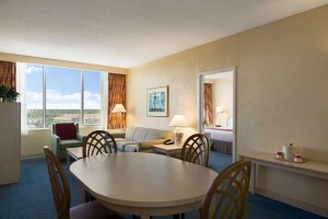  Vacation Hub International | Ramada by Wyndham Kissimmee Gateway Lobby
