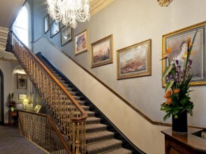  Vacation Hub International | Strathmore Hotel Lobby