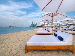  Vacation Hub International | Radisson Blu Hotel & Resort Abu Dhabi Corniche Lobby