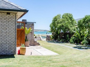  Vacation Hub International | Water's Edge 2 Lobby