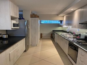  Vacation Hub International | Bayview 208 Lobby