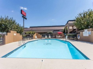  Vacation Hub International | Ramada by Wyndham Lebanon Lobby