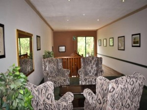  Vacation Hub International | Diggers Inn Lobby