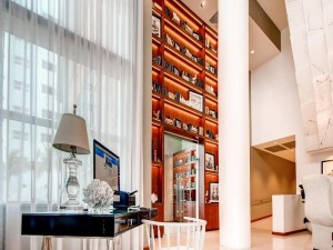  Vacation Hub International | Churchill Suites Monte Carlo Miami Beach Lobby