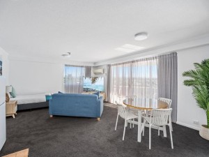  Vacation Hub International | Sovereign on the Gold Coast Lobby