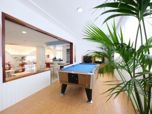  Vacation Hub International | azuLine Hotel Bergantin Lobby