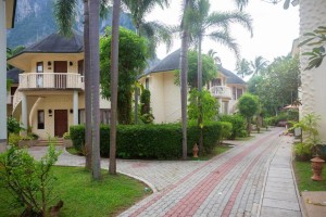  Vacation Hub International | Golden Beach Resort Lobby