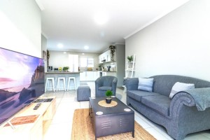  Vacation Hub International | Cozy Cottages East London Lobby