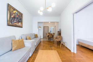  Vacation Hub International | Victoria Queens Suites Apartments Lobby