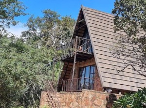  Vacation Hub International | Bietjie Bos Chalet Lobby