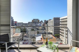  Vacation Hub International | Backup-Powered Colourfull City Balcony Apartment Lobby