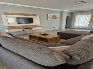 Vacation Hub International | AndriMat Villa Harties Lobby