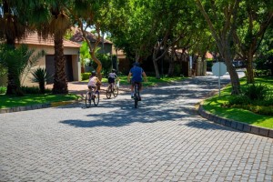  Vacation Hub International | Serene Luxury at Amigo House Lobby