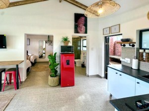  Vacation Hub International | Amsterdam Suite Lobby