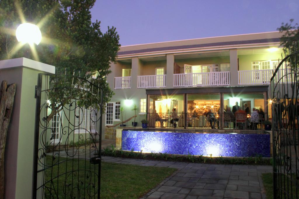 Vacation Hub International - VHI - Lodge on Main Guest House & Conference Centre