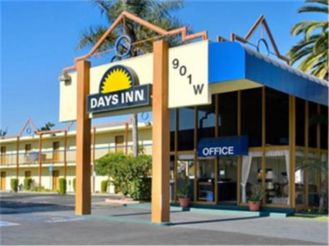 Vacation Hub International - VHI - Travel Club - Days Inn Los Angeles LAX Airport/Venice Beach/Marina Del Ra
