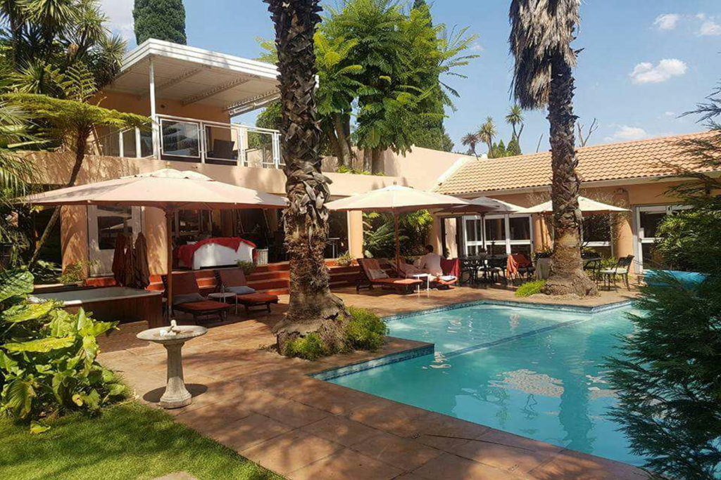 Vacation Hub International - VHI - Cranes Nest Guest House @ 211