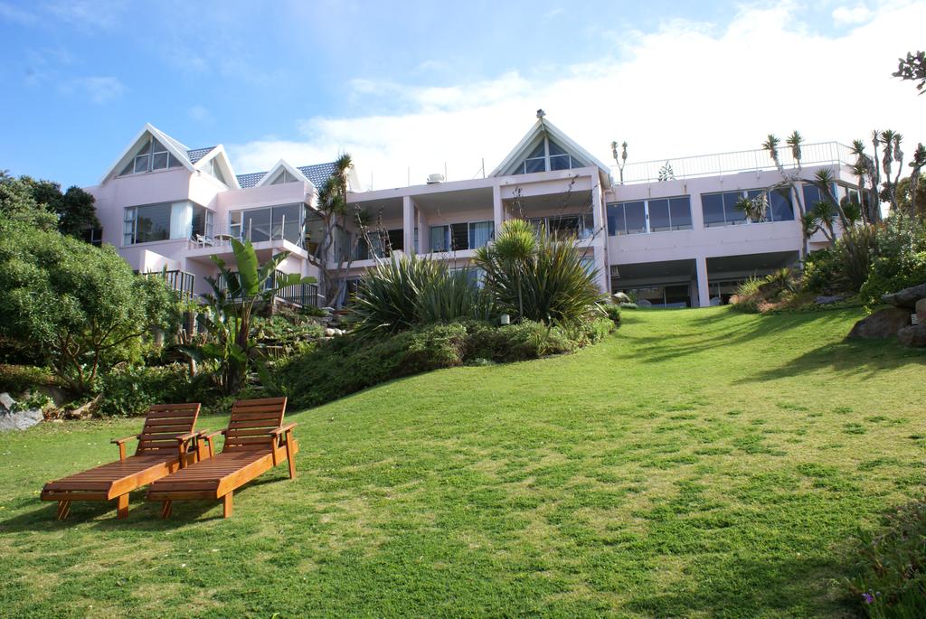 Vacation Hub International - VHI - Travel Club - Pink Lodge On The Beach