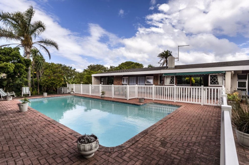 Vacation Hub International - VHI - Admirals Lodge