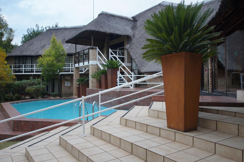 Vacation Hub International - VHI - Travel Club - Waterfront Country Lodge