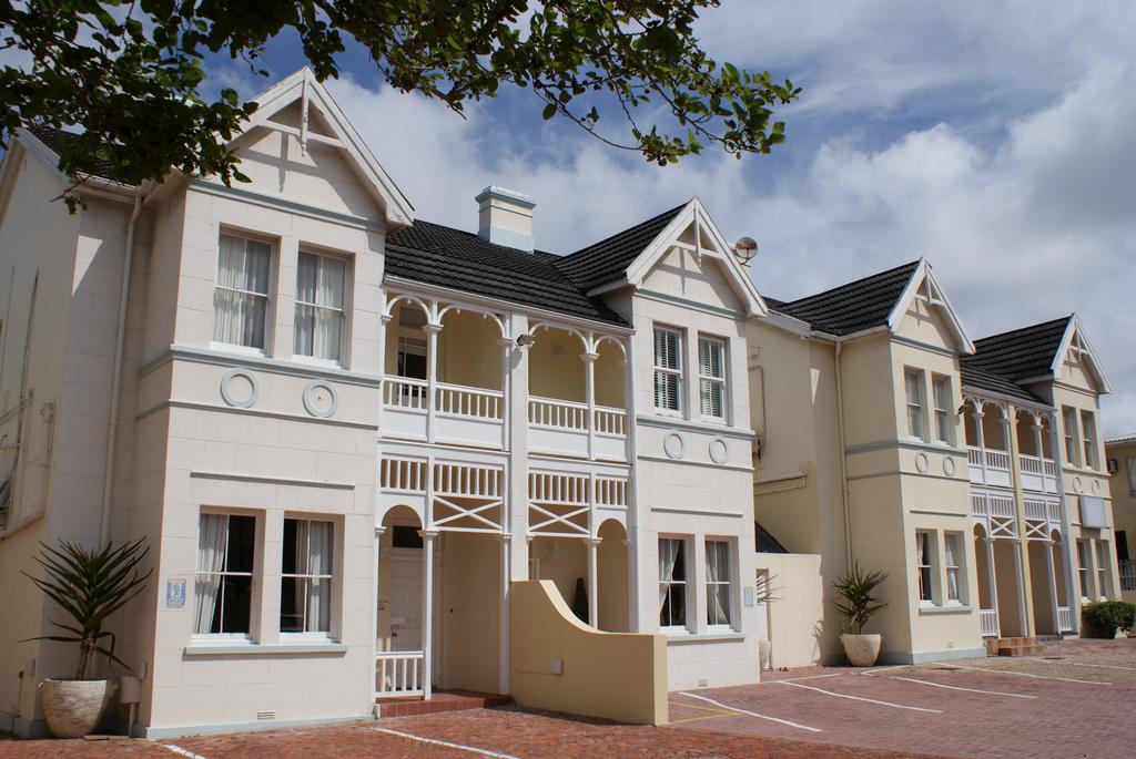 Vacation Hub International - VHI - Travel Club - The Vic Hotel