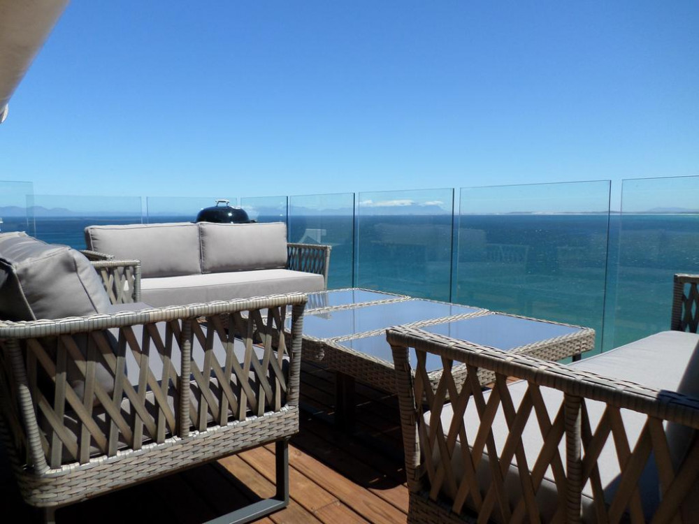 Vacation Hub International - VHI - Travel Club - Bikini Beach Manor