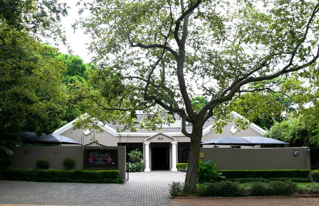 Vacation Hub International - VHI - Travel Club - About Guest Lodge