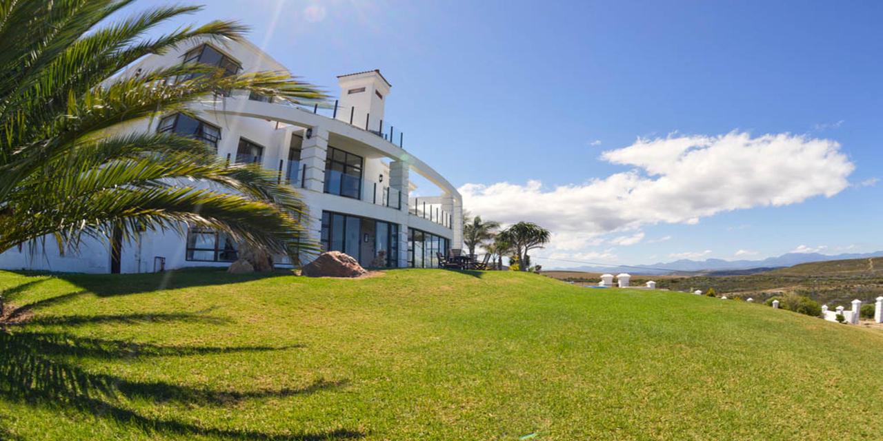 Vacation Hub International - VHI - Travel Club - Fly Me To The Moon Guest House