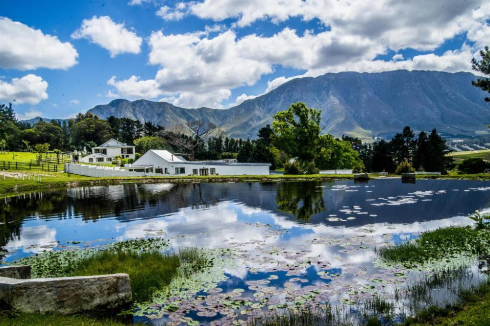Vacation Hub International - VHI - Travel Club - High Season Farm Luxury Cottages