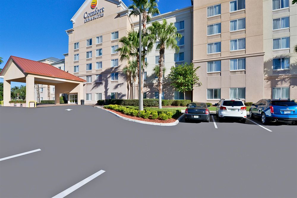 Vacation Hub International - VHI - Travel Club - Comfort Inn & Suites Convention Centre