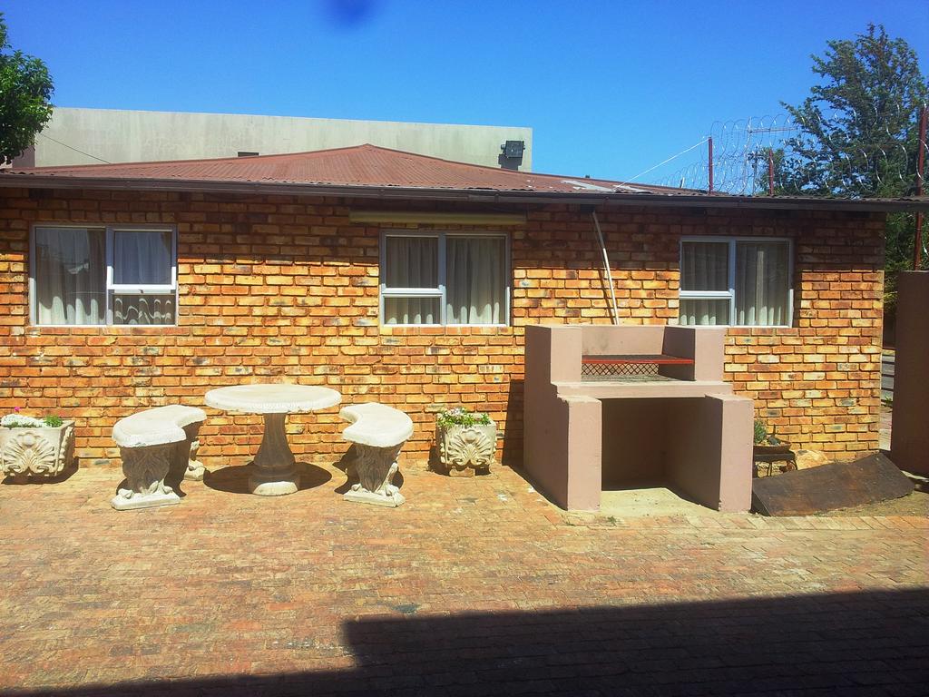 Vacation Hub International - VHI - In-Town Guest Lodge Parys