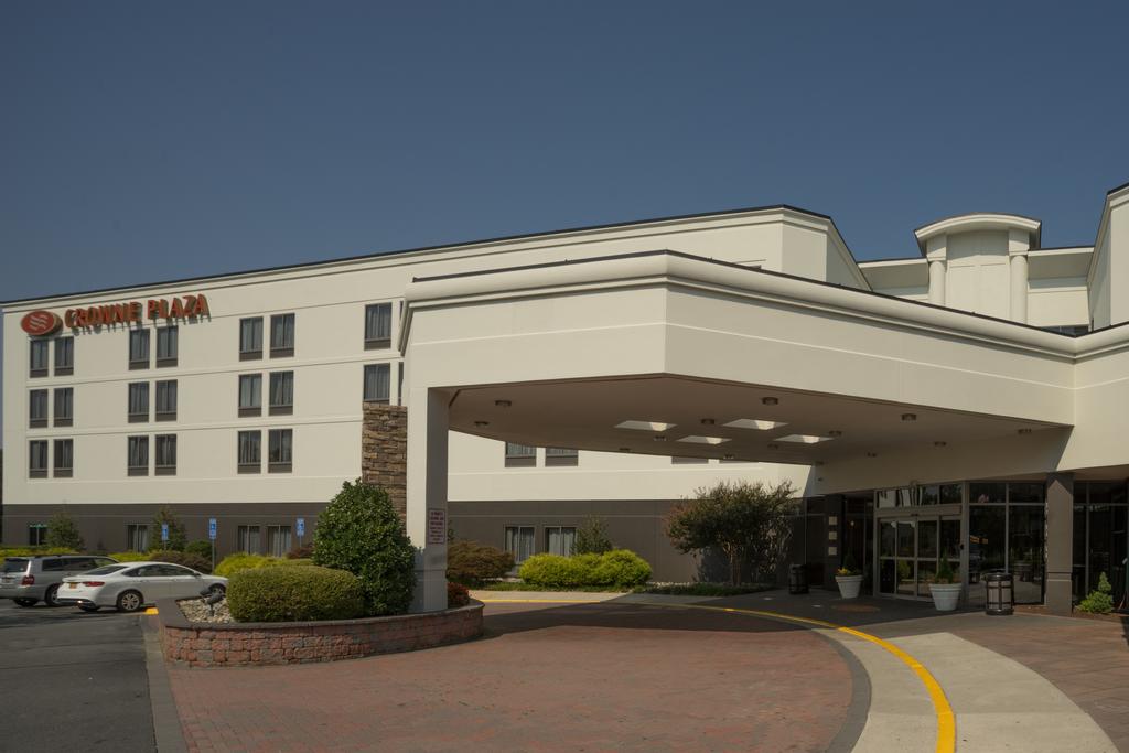 Vacation Hub International - VHI - Travel Club - Crowne Plaza Dulles Airport