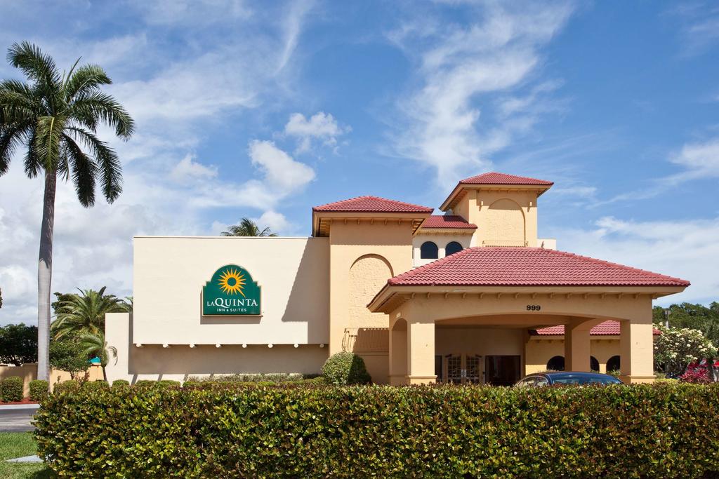 Vacation Hub International - VHI - La Quinta Inn & Suites Ft Lauderdale Cypress Creek