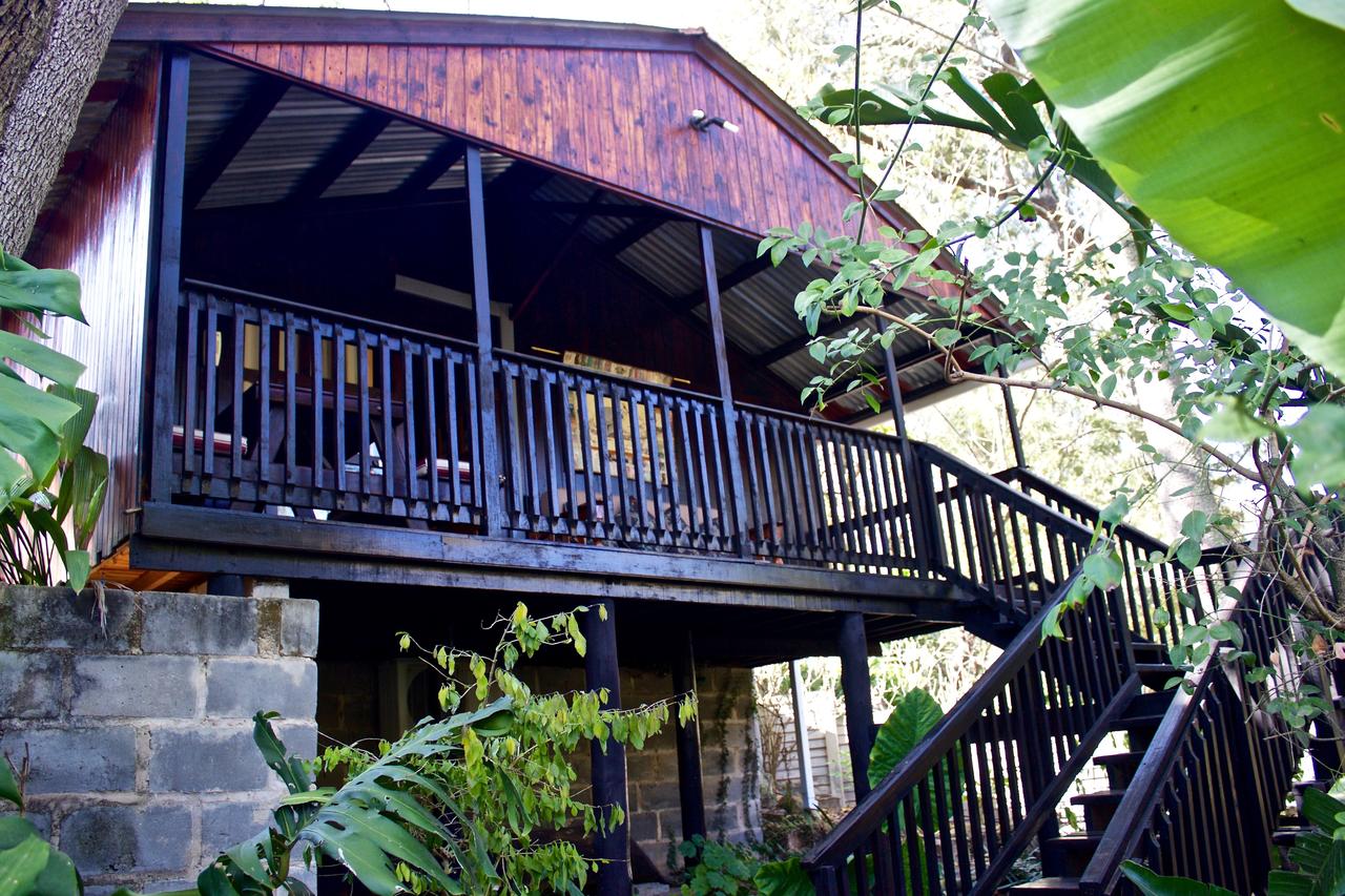 Vacation Hub International - VHI - Old Vic Travellers Inn