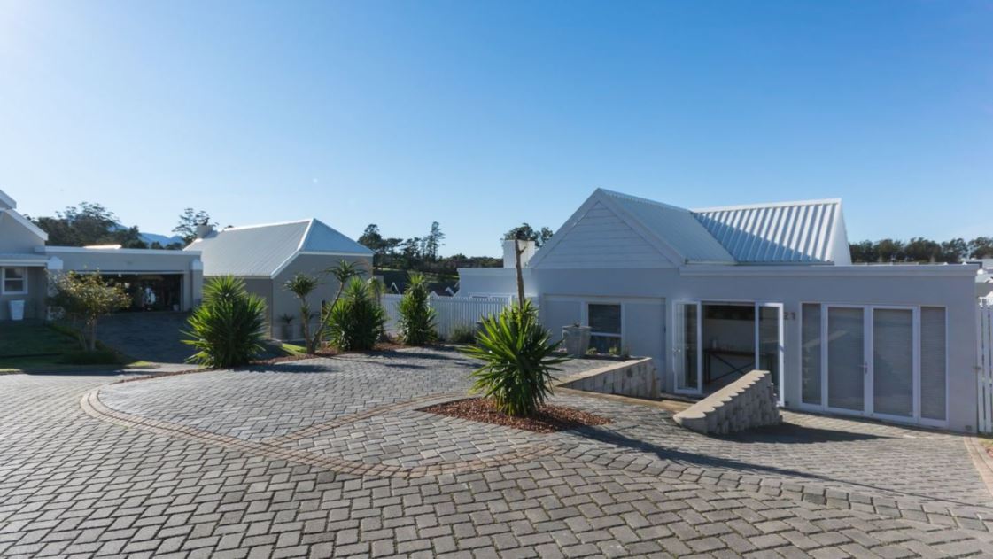 Vacation Hub International - VHI - Travel Club - 21 Manor Kingswood