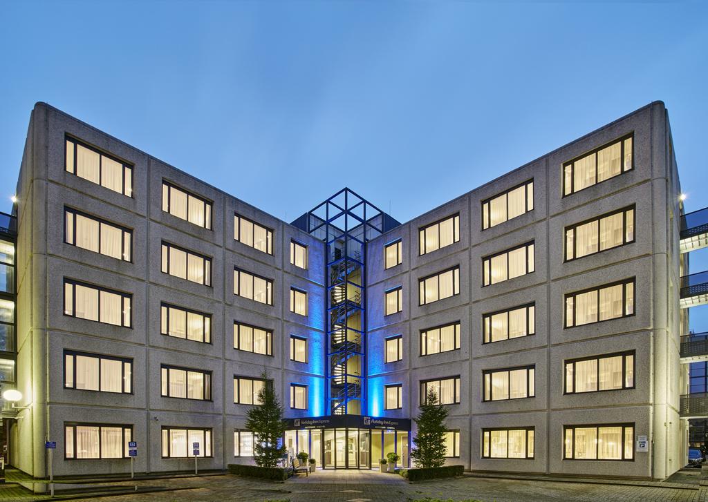 Vacation Hub International - VHI - Travel Club - Holiday Inn Express Amsterdam - Schiphol