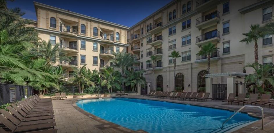 Vacation Hub International - VHI - Travel Club - East West Comfort - Downtown, LA Luxury Apartment