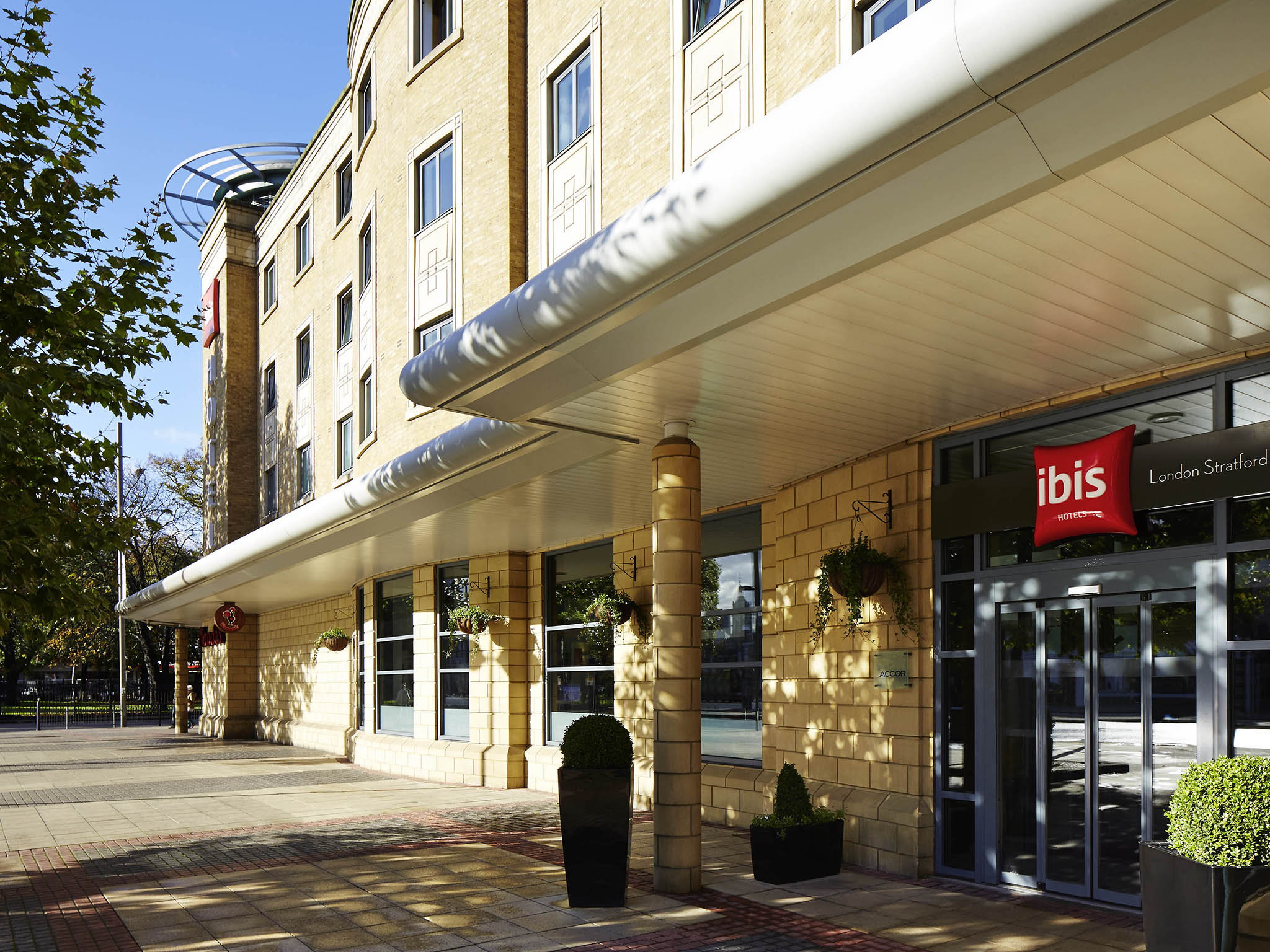 Vacation Hub International - VHI - ibis London Stratford Hotel