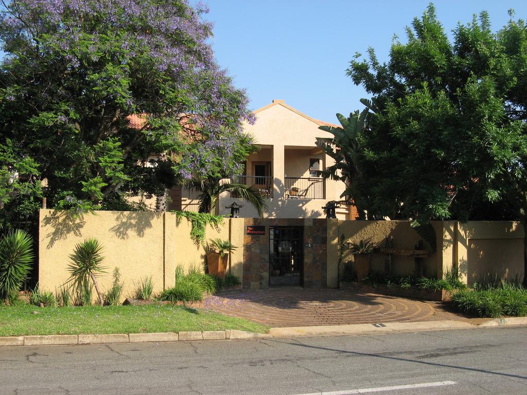 Vacation Hub International - VHI - Travel Club - African Footprints