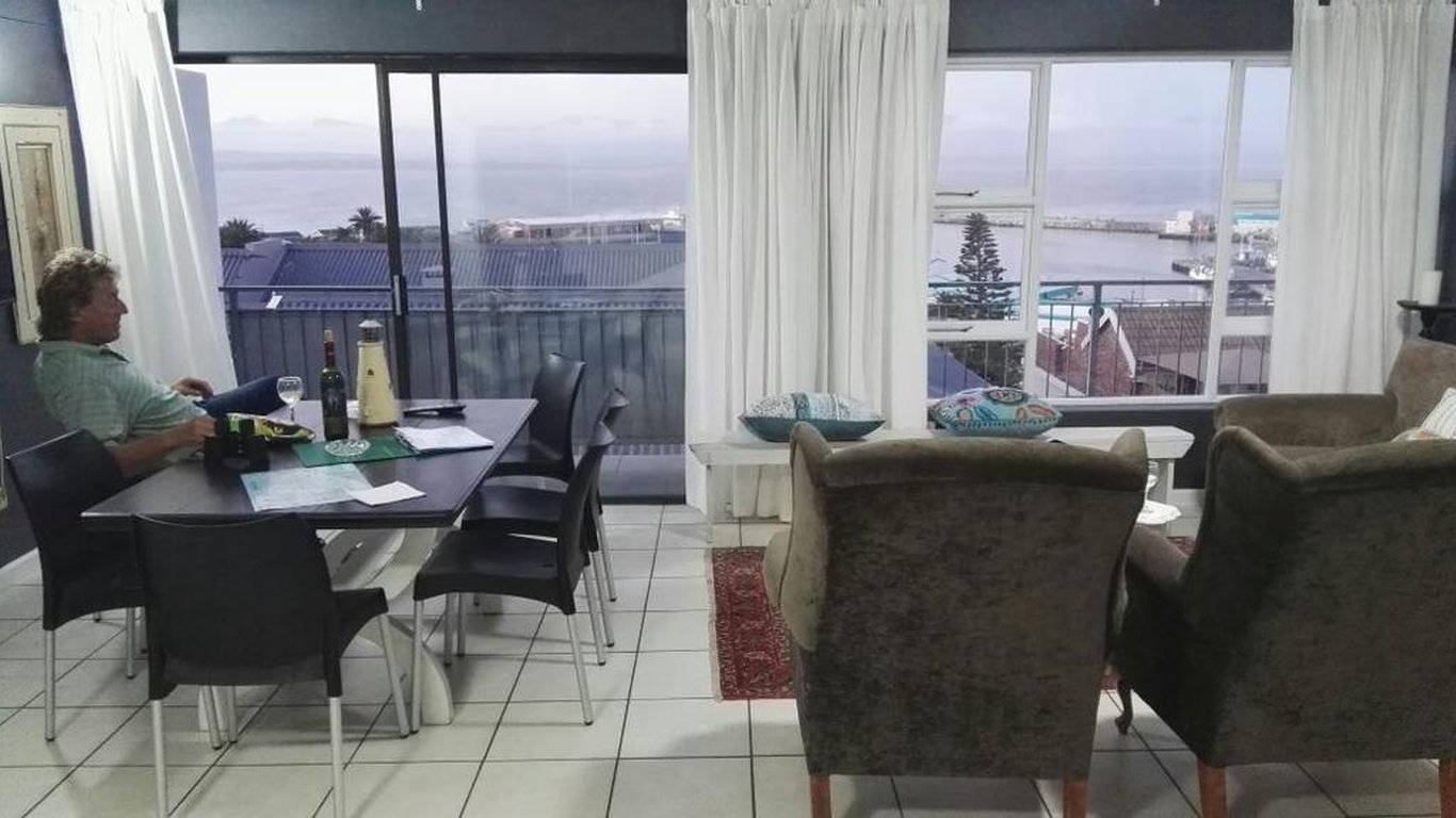 Vacation Hub International - VHI - Travel Club - 4 C Ocean View Self-catering Apartment